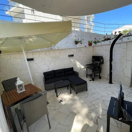 Appartement Seaesta Holiday- Modern Studio à Trogir Extérieur photo