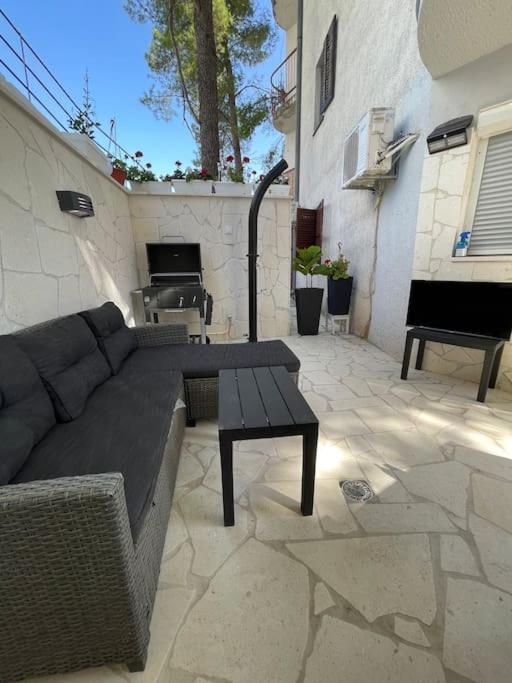 Appartement Seaesta Holiday- Modern Studio à Trogir Extérieur photo